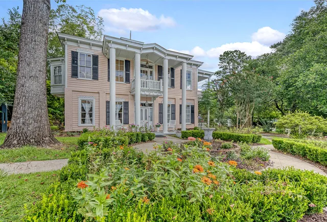 $1,285,000 | 301 East Richardson Avenue, Summerville, SC 29483