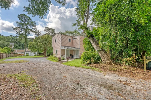 $1,280,000 | 301 East Richardson Avenue, Summerville, SC 29483