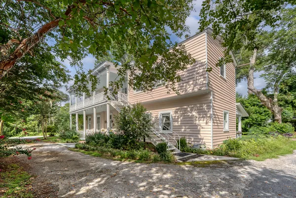 $1,280,000 | 301 East Richardson Avenue, Summerville, SC 29483