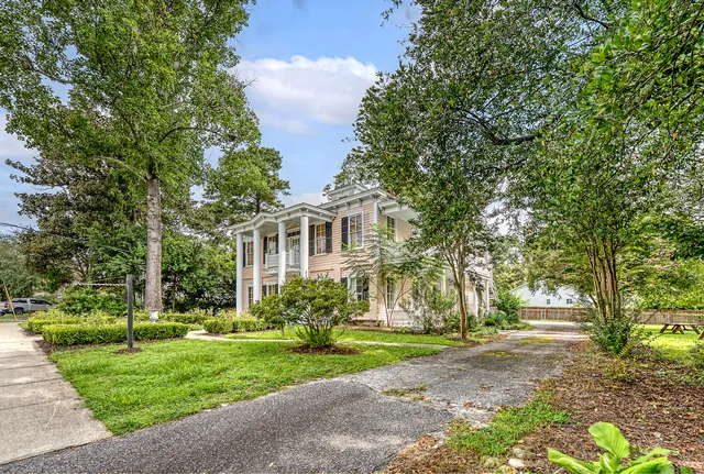$1,285,000 | 301 East Richardson Avenue, Summerville, SC 29483