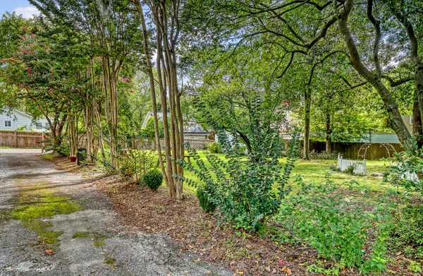 $1,280,000 | 301 East Richardson Avenue, Summerville, SC 29483