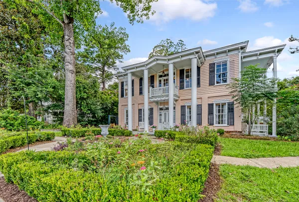 $1,280,000 | 301 East Richardson Avenue, Summerville, SC 29483