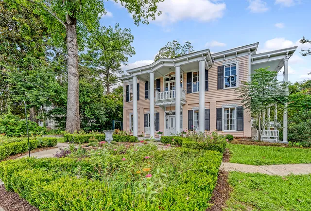 $1,285,000 | 301 East Richardson Avenue, Summerville, SC 29483