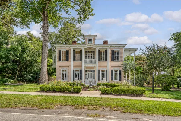 $1,280,000 | 301 East Richardson Avenue, Summerville, SC 29483
