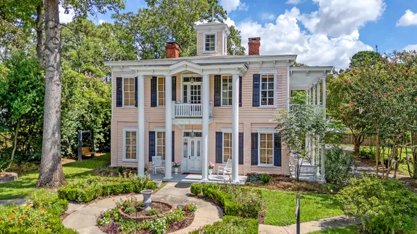 $1,280,000 | 301 East Richardson Avenue, Summerville, SC 29483