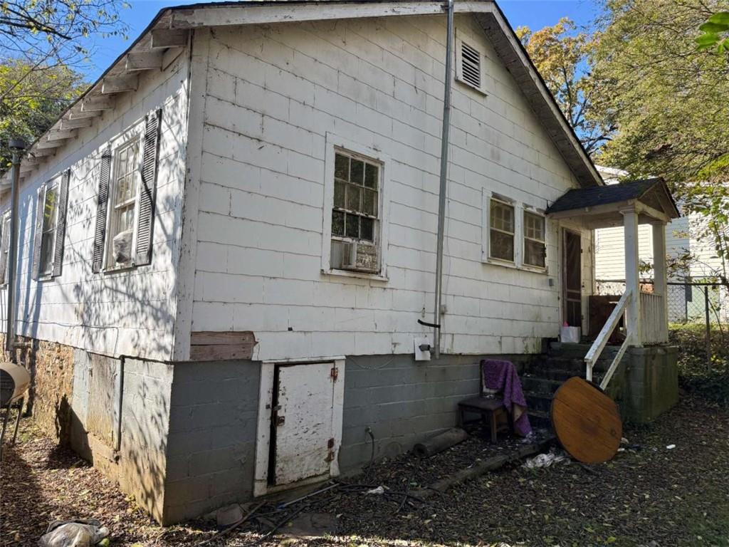 302 West Callahan Street Rome, GA 30161 - Photo 2 of 3 a backyard of a house