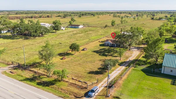 $2,350 | 4306 Farm To Market 1462, Rosharon, TX 77583