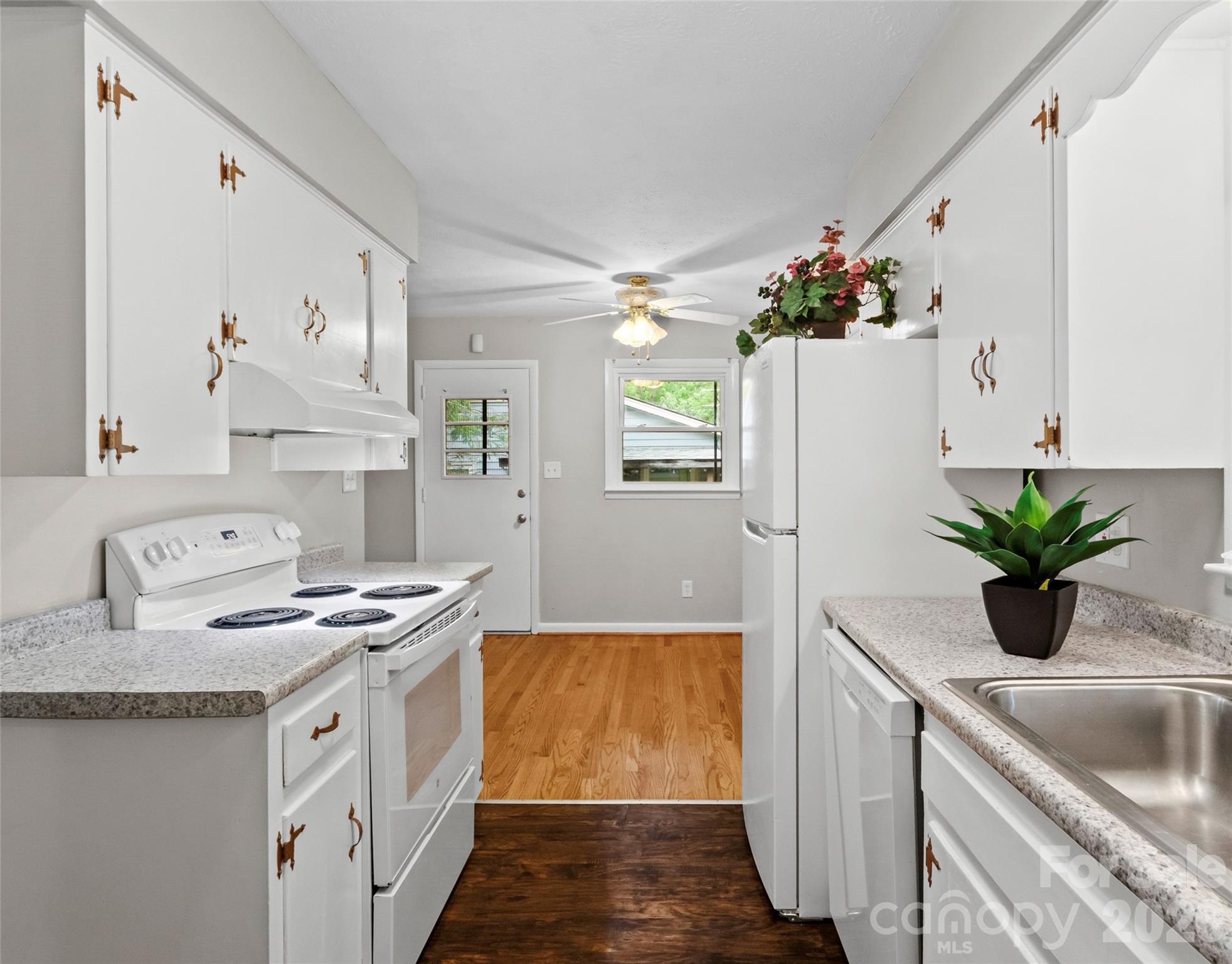 230 School Road East Asheville, NC 28803 - Photo 12 of 42