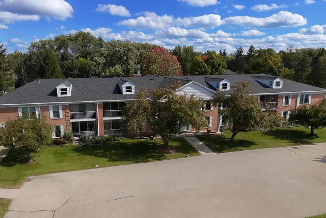 $1,495 | 937 Heritage Court, Unit 206, Mequon, WI 53092