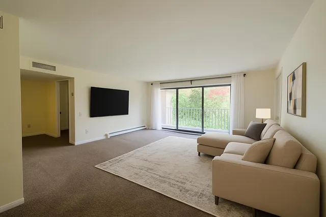 $1,495 | 937 Heritage Court, Unit 206, Mequon, WI 53092