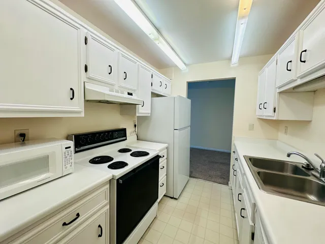 $1,495 | 937 Heritage Court, Unit 206, Mequon, WI 53092