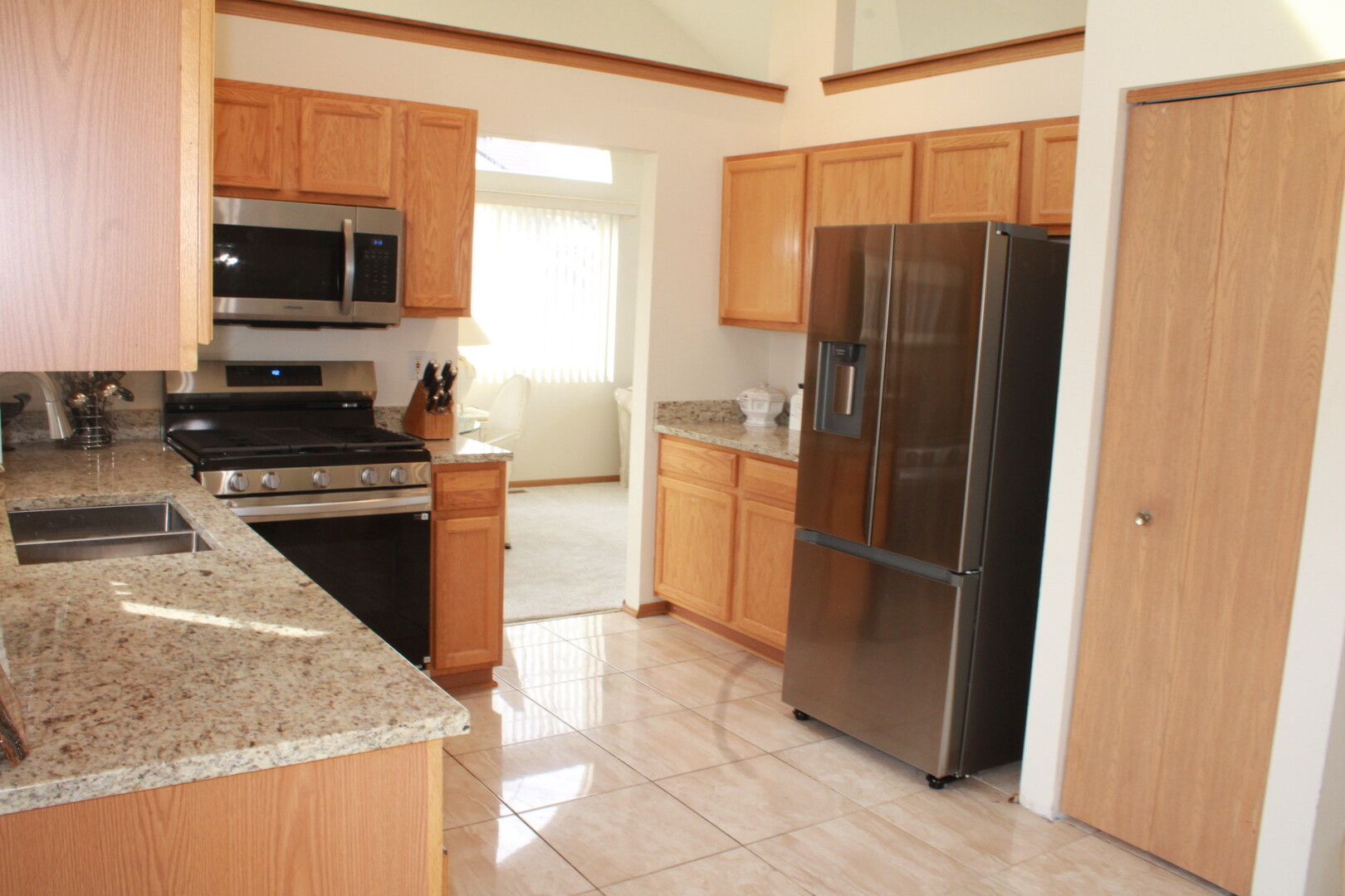613 Farmview Road University Park, IL 60484 - Photo 4 of 22 a kitchen with a refrigerator stove and microwave