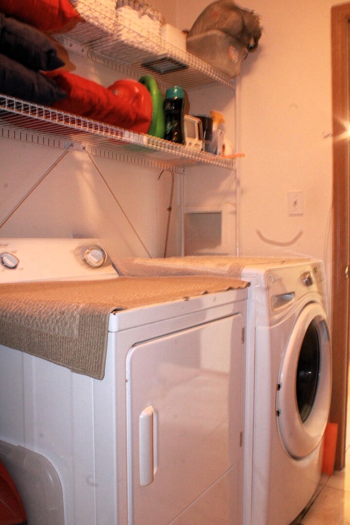 613 Farmview Road University Park, IL 60484 - Photo 10 of 22 a utility room with dryer and washer