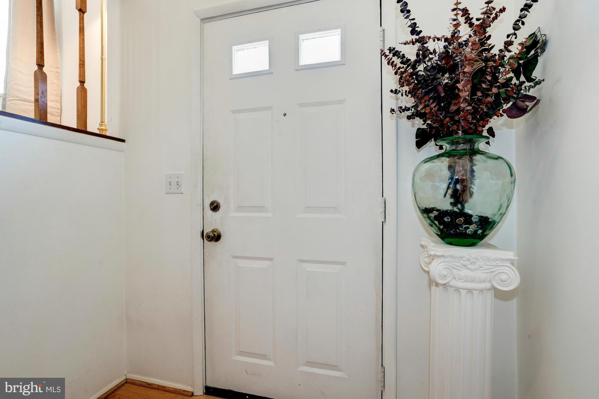 8464 Magic Tree Court Springfield, VA 22153 - Photo 4 of 23 Inside Front Door-Foyer -