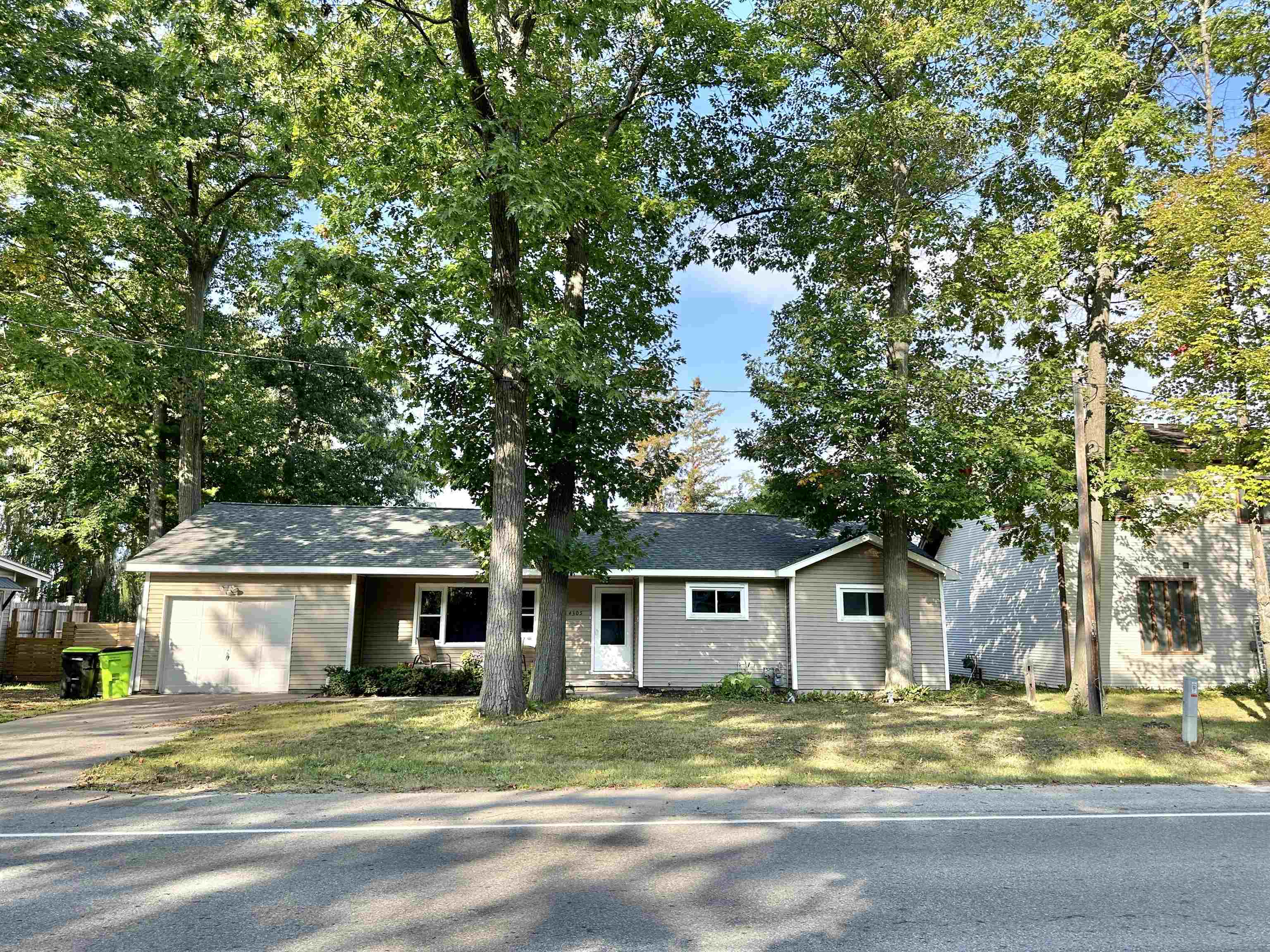 4305 Five Mile Road Williamsburg, MI 49690 - Photo 33 of 38 1916270-32.JPG