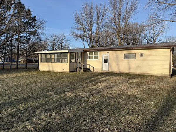 $180,000 | 1111 South Halvorson Street, Redwood Falls, MN 56283