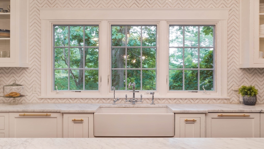 37 Forster Road Manchester, MA 01944 - Photo 10 of 42