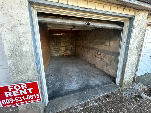 $200 | 2001 Genesee Street, Unit GARAGE 11, Trenton, NJ 08610