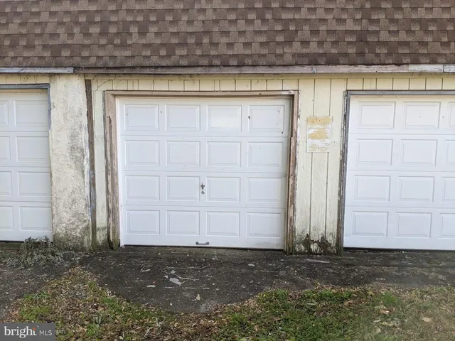 $200 | 2001 Genesee Street, Unit GARAGE 11, Trenton, NJ 08610