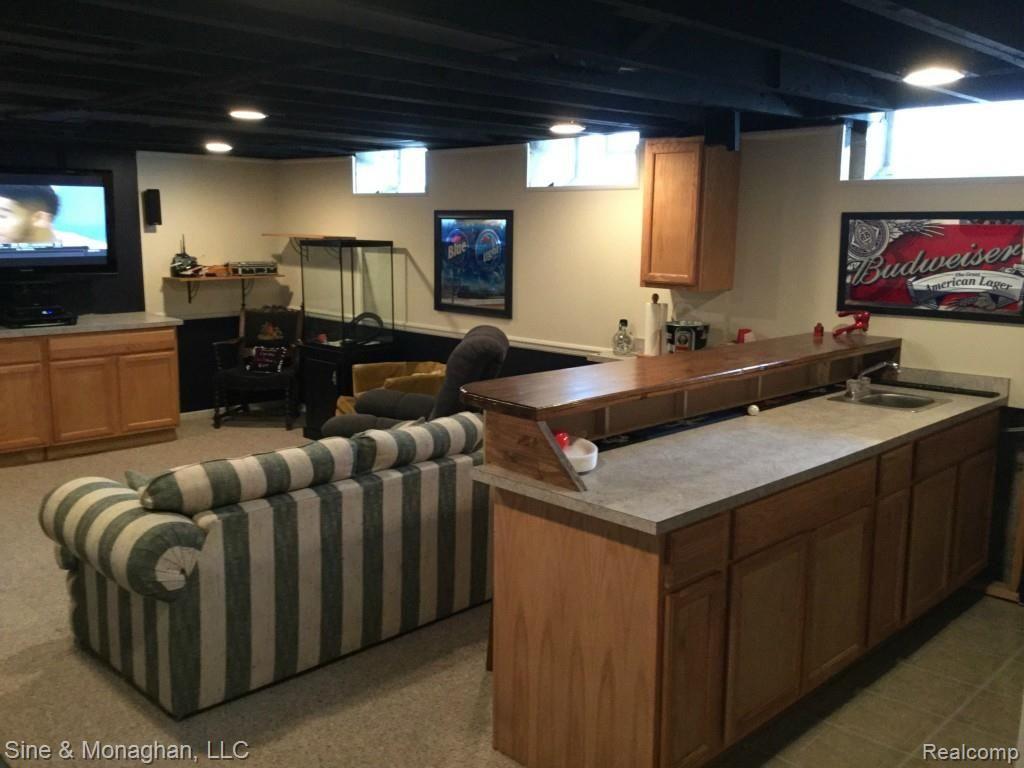 1082 Hampton Road Grosse Pointe, MI 48236 - Photo 24 of 50 IMG_0055.jpg