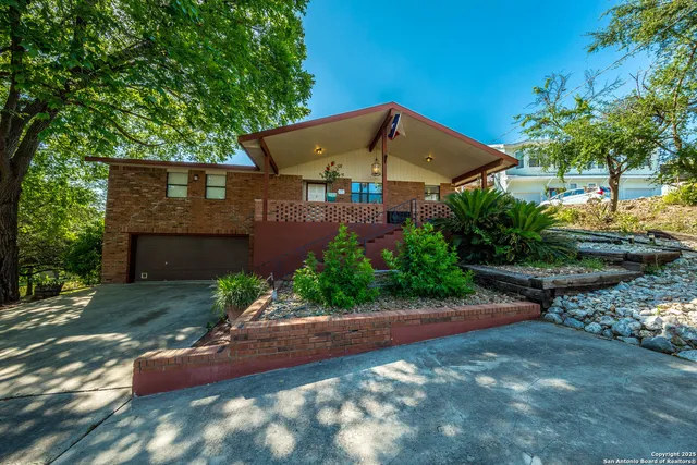 $3,000 | 1267 East Common Street, New Braunfels, TX 78130