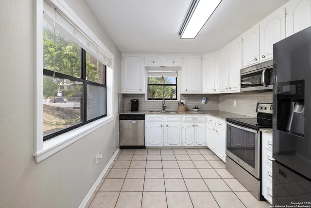 $3,000 | 1267 East Common Street, New Braunfels, TX 78130