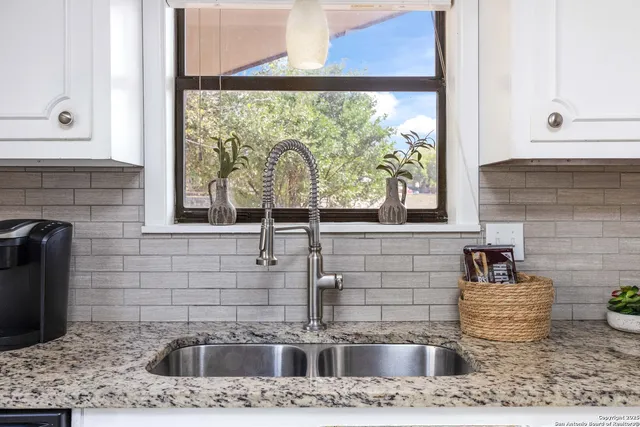 $3,000 | 1267 East Common Street, New Braunfels, TX 78130