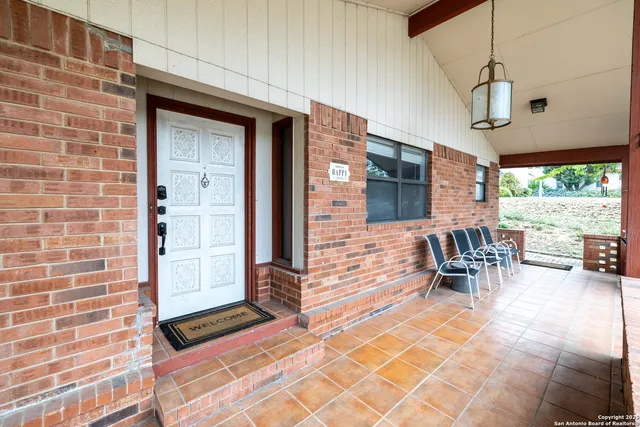 $3,000 | 1267 East Common Street, New Braunfels, TX 78130