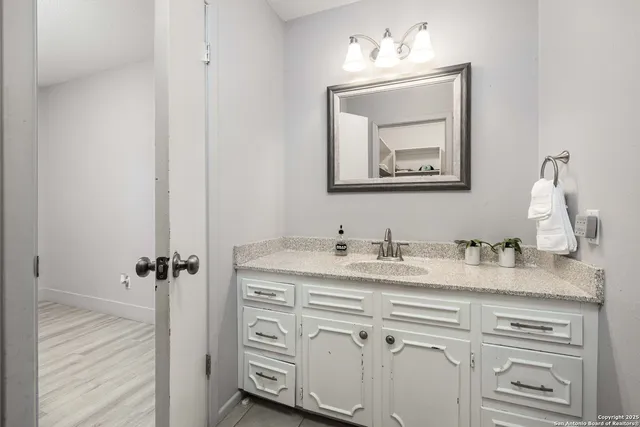 $3,000 | 1267 East Common Street, New Braunfels, TX 78130