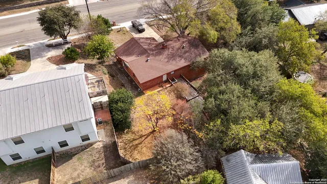 $3,000 | 1267 East Common Street, New Braunfels, TX 78130