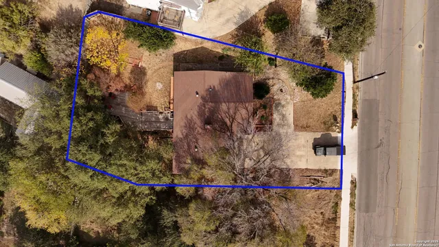 $3,000 | 1267 East Common Street, New Braunfels, TX 78130