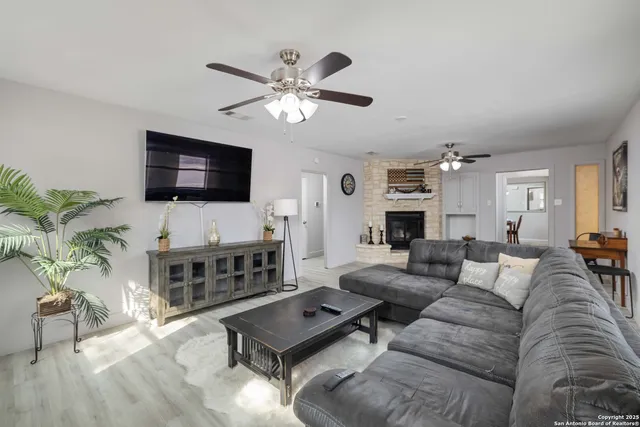 $3,000 | 1267 East Common Street, New Braunfels, TX 78130