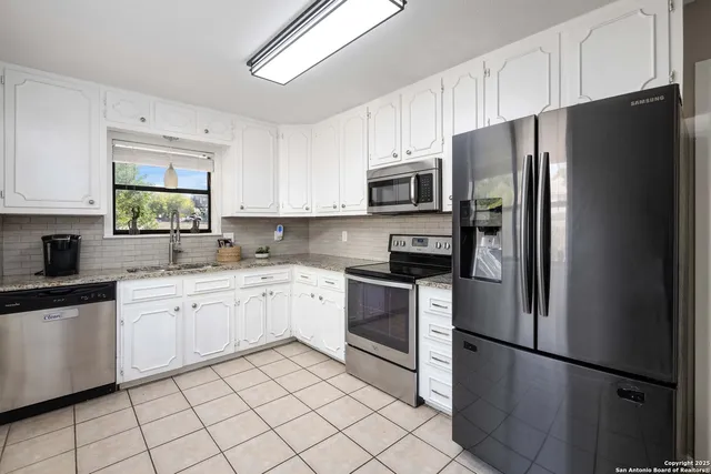 $3,000 | 1267 East Common Street, New Braunfels, TX 78130