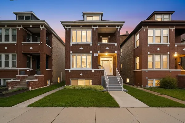 $1,999 | 5032 South Kolin Avenue, Unit 2, Chicago, IL 60632