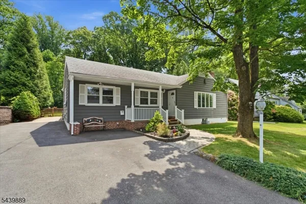 $699,000 | 41 Sycamore Avenue, Berkeley Heights, NJ 07922