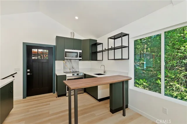 $2,400 | 441 Oriole Drive, Unit 3, Twin Peaks, CA 92391