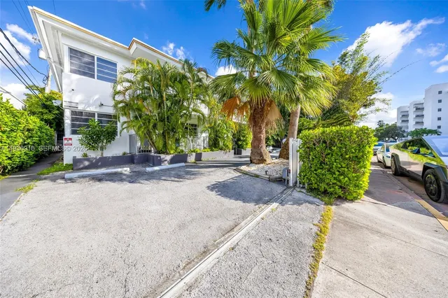 $3,500 | 1125 9th Street, Unit 4, Miami Beach, FL 33139