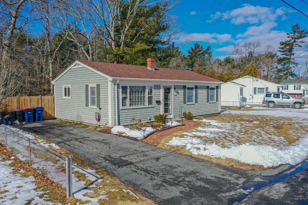 115 Ridgewood Road New Bedford, MA 02745 - Photo 13 of 28 a view of a yard in front of house