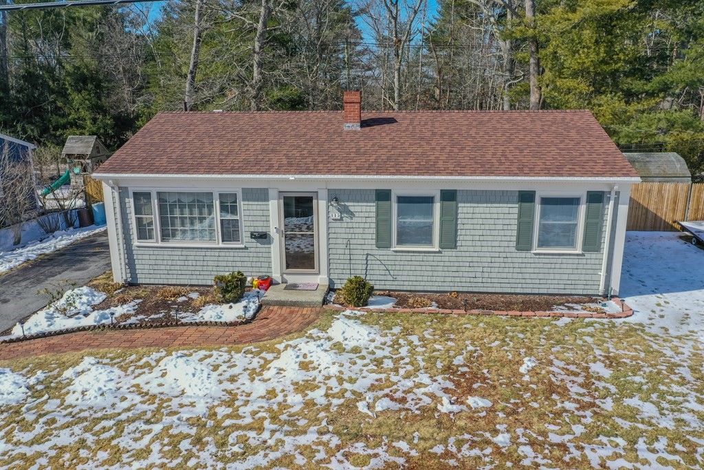 115 Ridgewood Road New Bedford, MA 02745 - Photo 28 of 28 a backyard of a house with table and chairs