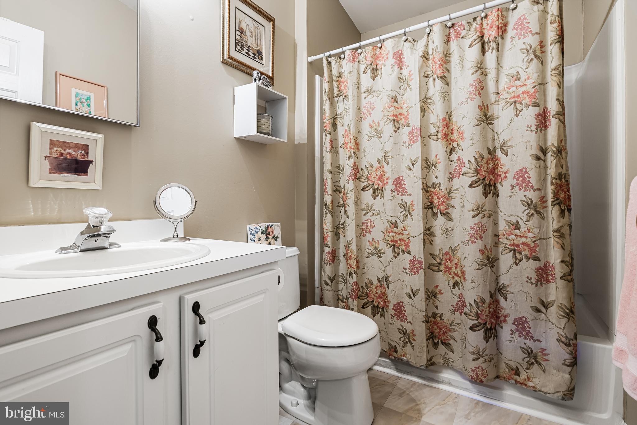 360 Sapling Way Atco, NJ 08004 - Photo 26 of 39 Upper level bath