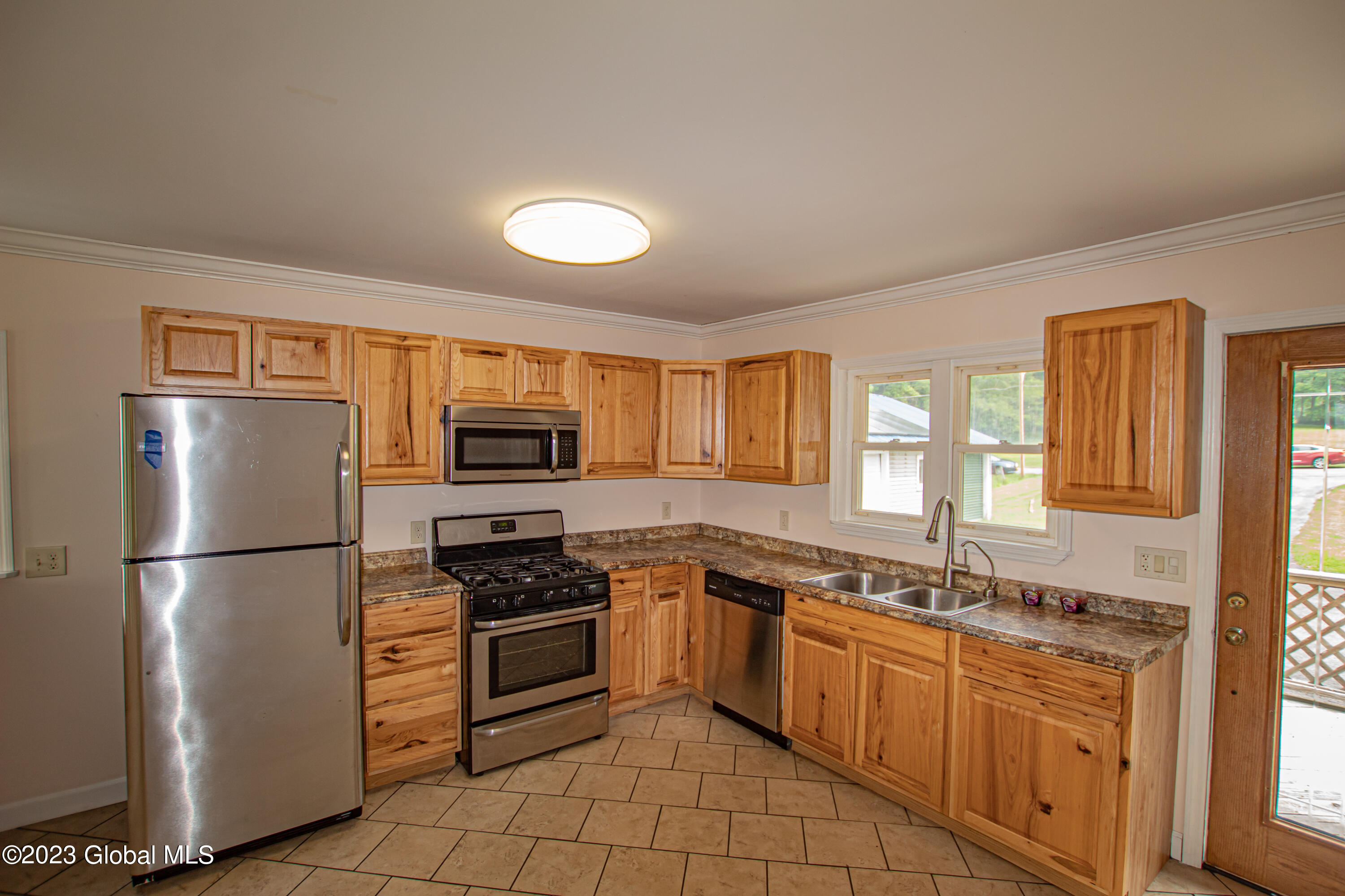 105 Travers Road Amsterdam, NY 12010 - Photo 17 of 47 _MG_9221