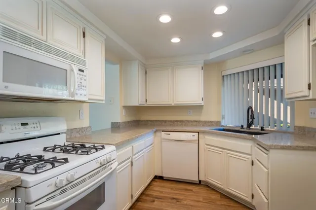 $669,000 | 883 Murdoch Lane, Ventura, CA 93003