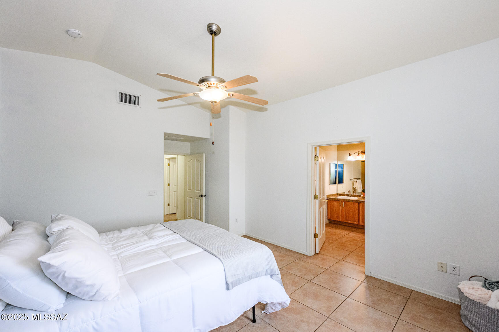 2300 West Golden Hills Road Tucson, AZ 85745 - Photo 26 of 47
