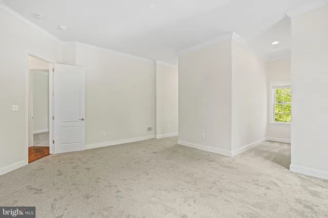 an empty room with windows and pillars in it