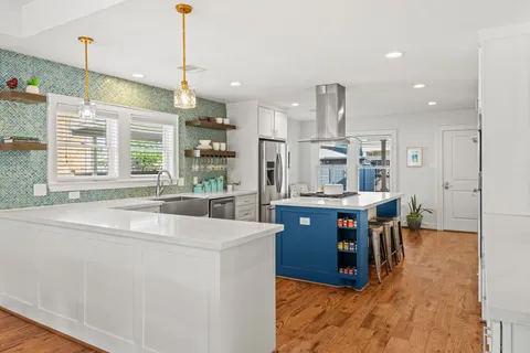 $799,900 | 125 North Street, Houston, TX 77009