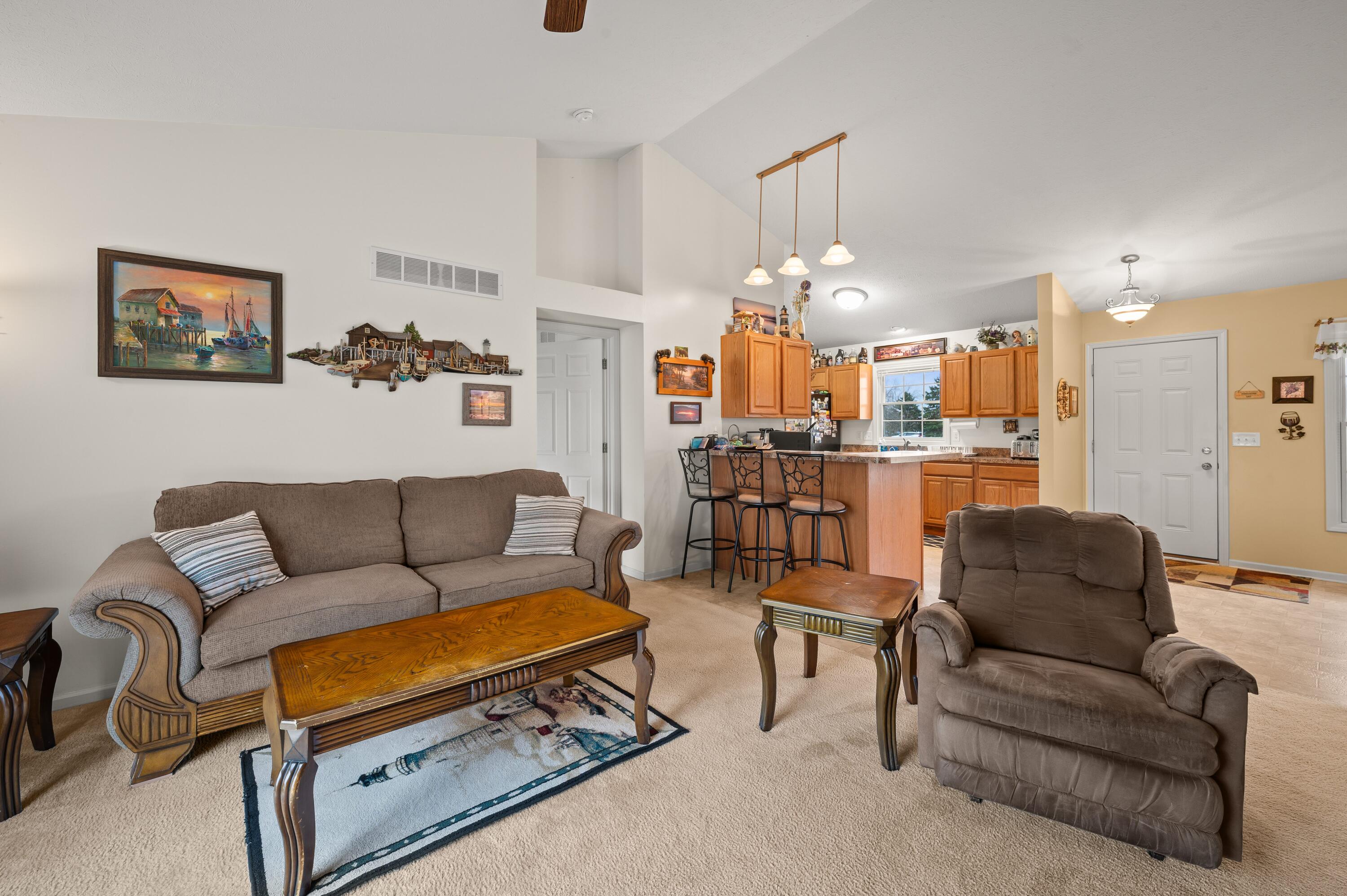 1540 Dodd Road Niles, MI 49120 - Photo 21 of 59 Living Room