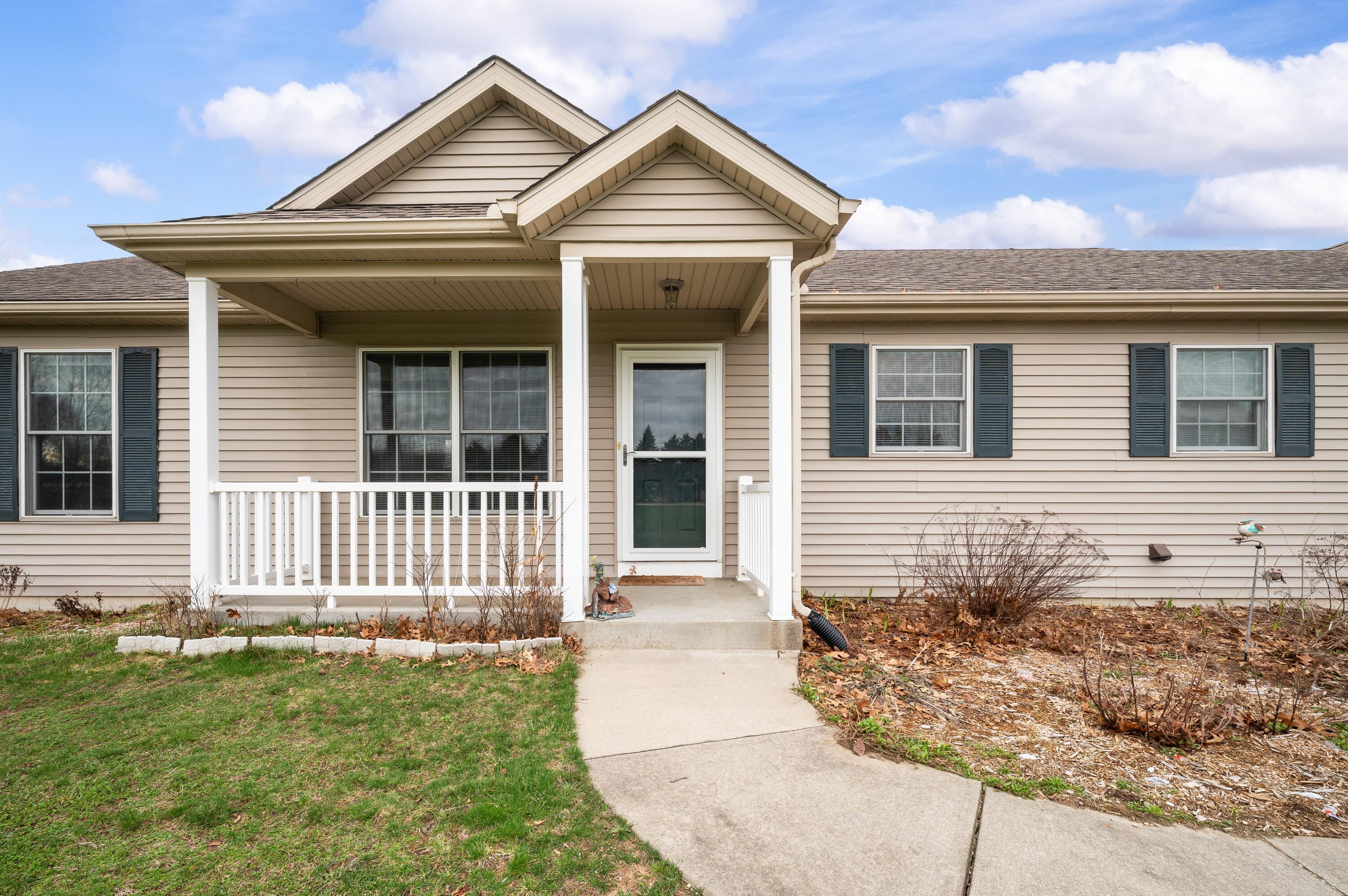 1540 Dodd Road Niles, MI 49120 - Photo 4 of 59 Front Entry