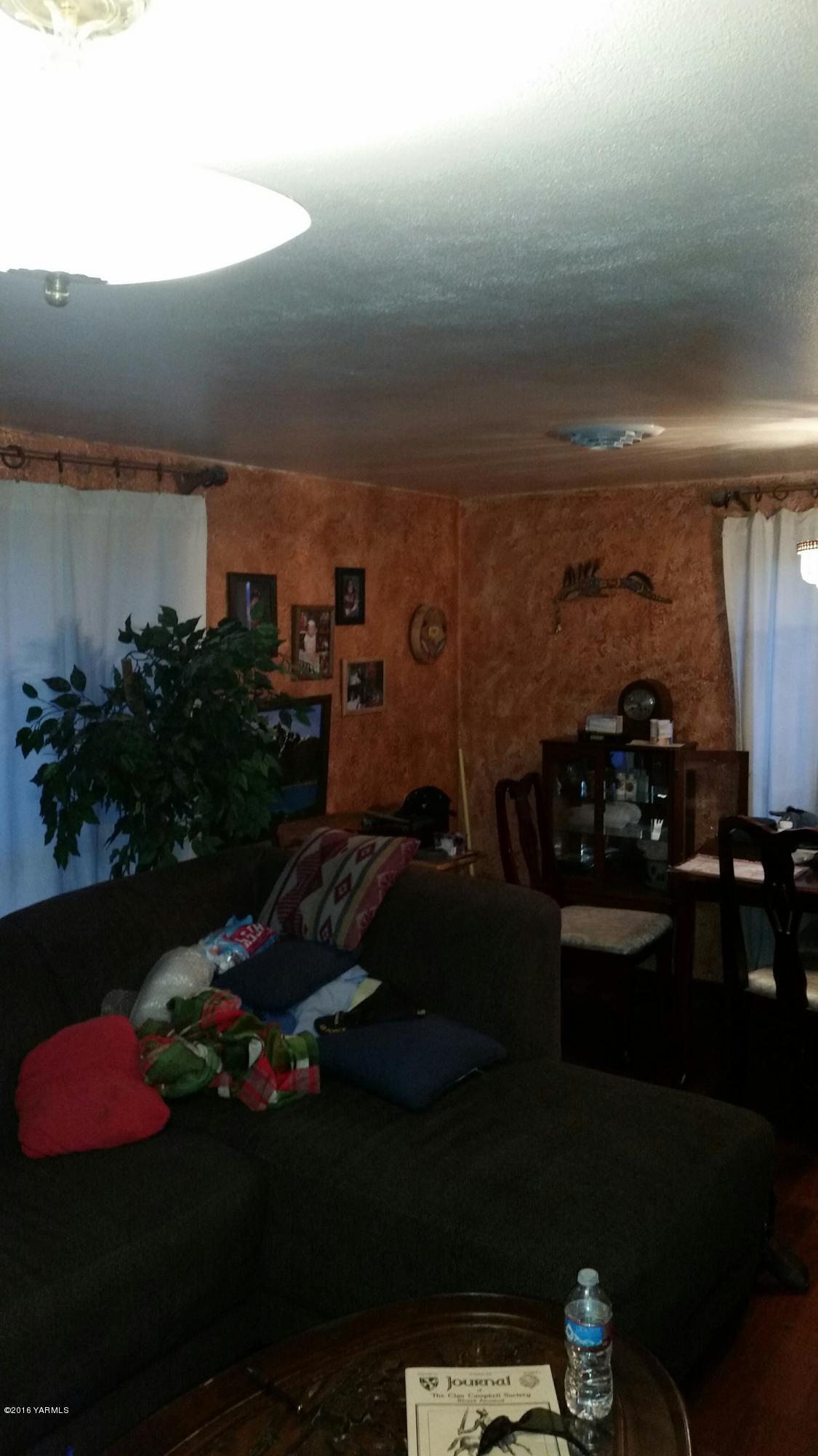 4991 Harrah Road Wapato, WA 98951 - Photo 2 of 9