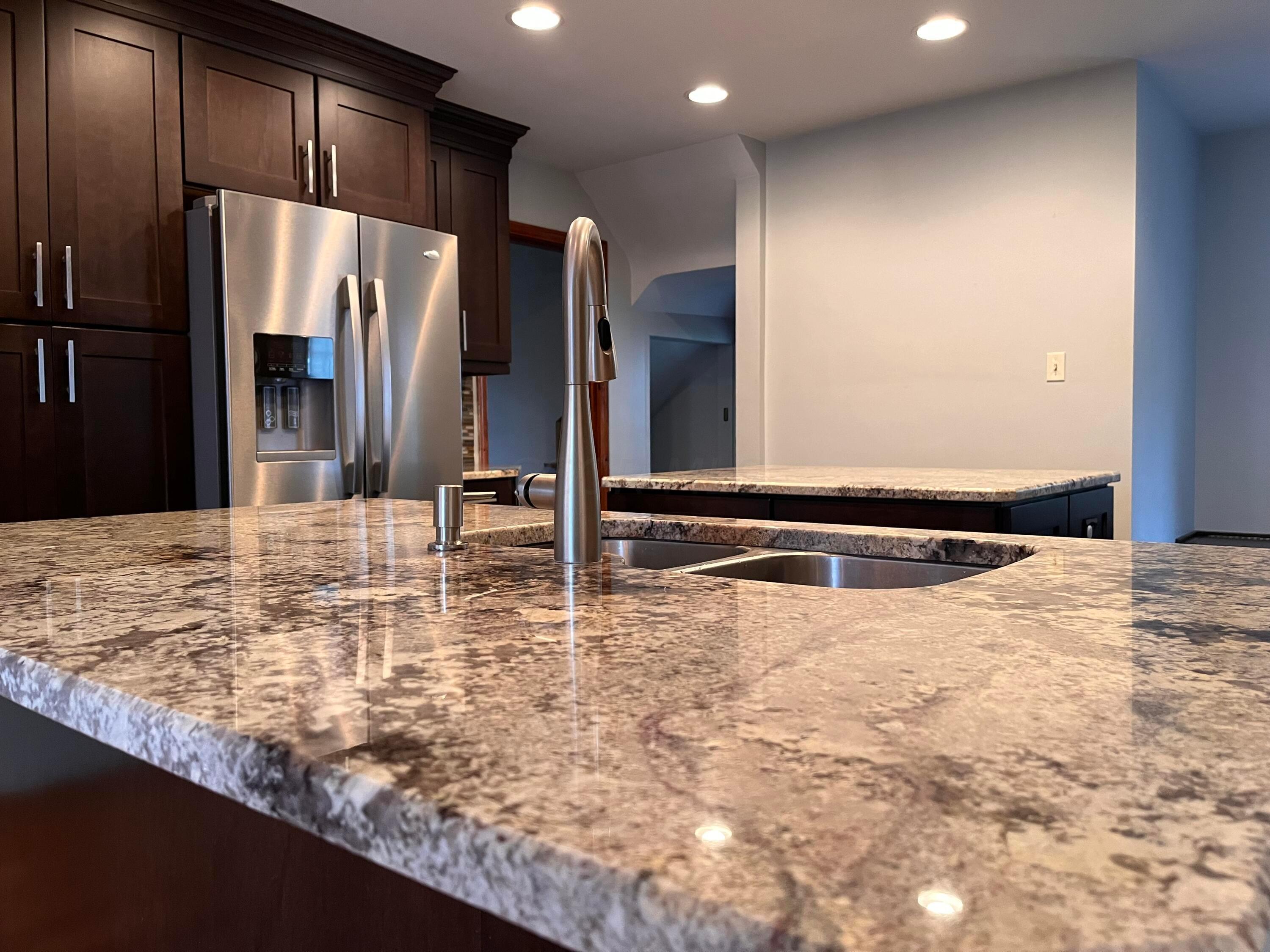 415 Arden Road Columbus, OH 43214 - Photo 9 of 38 009_Kitchen_Granite_415Arden