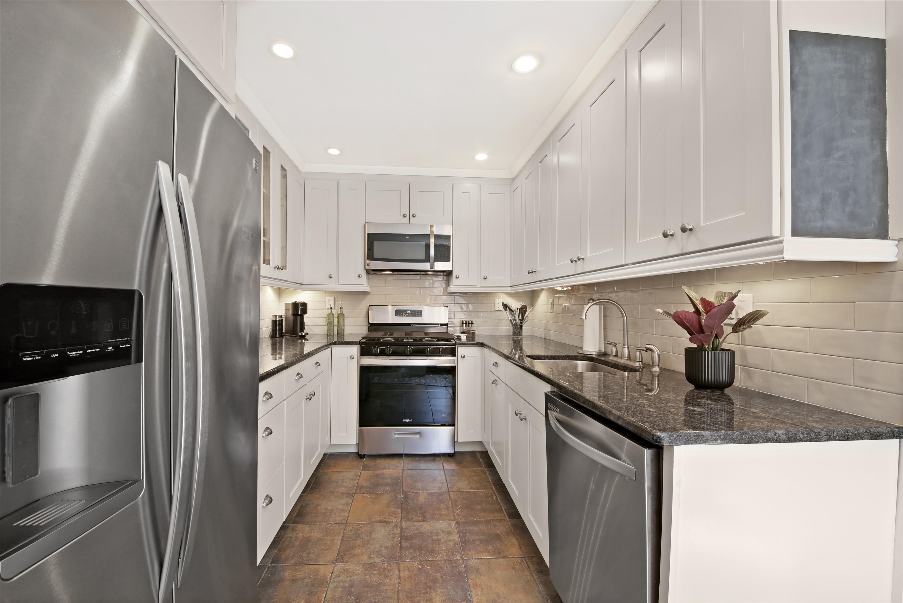 331 Varick Street, Unit 2 Jersey City, NJ 07302 - Photo 19 of 27